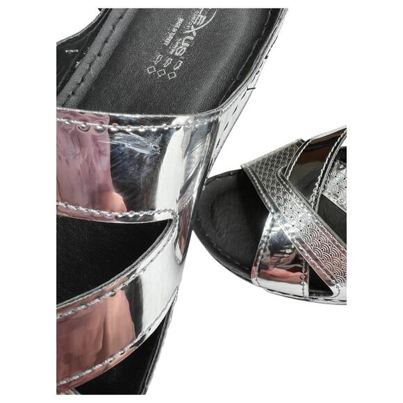 Flexus by Spring Step Blancita Silver Sandals Size 38 - Picture 6 of 7